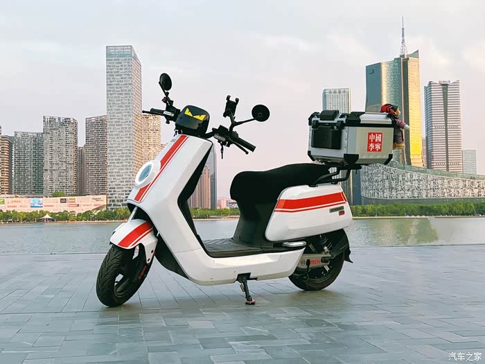 灰常电动车人间温柔骑行小牛nqi顶配电摩路过合肥初夏