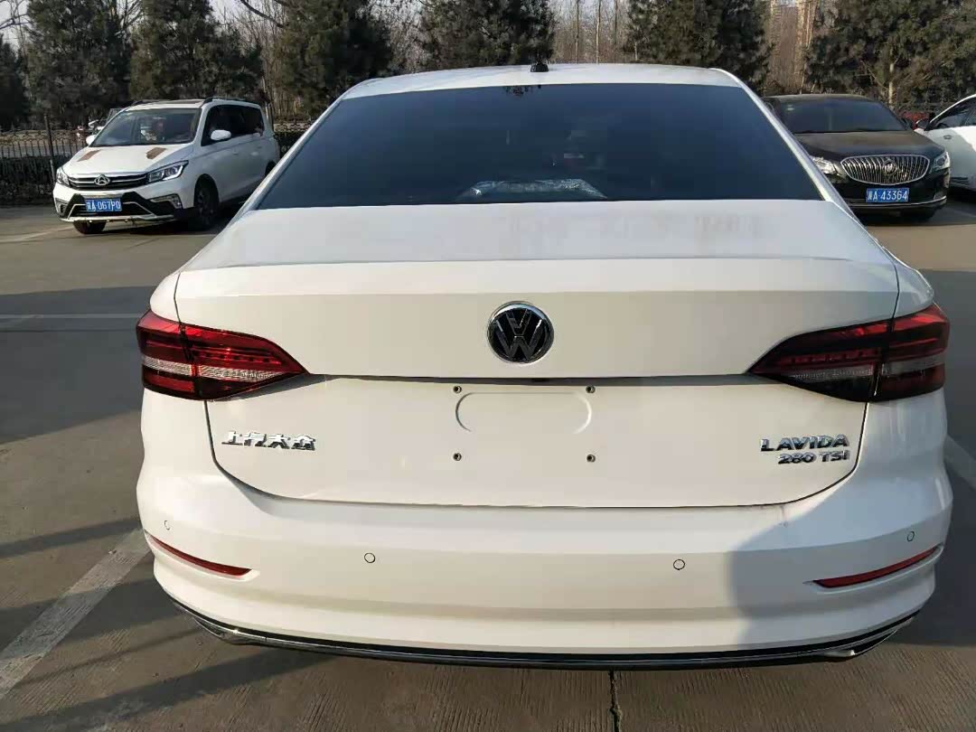 白色朗逸plus的验车照片