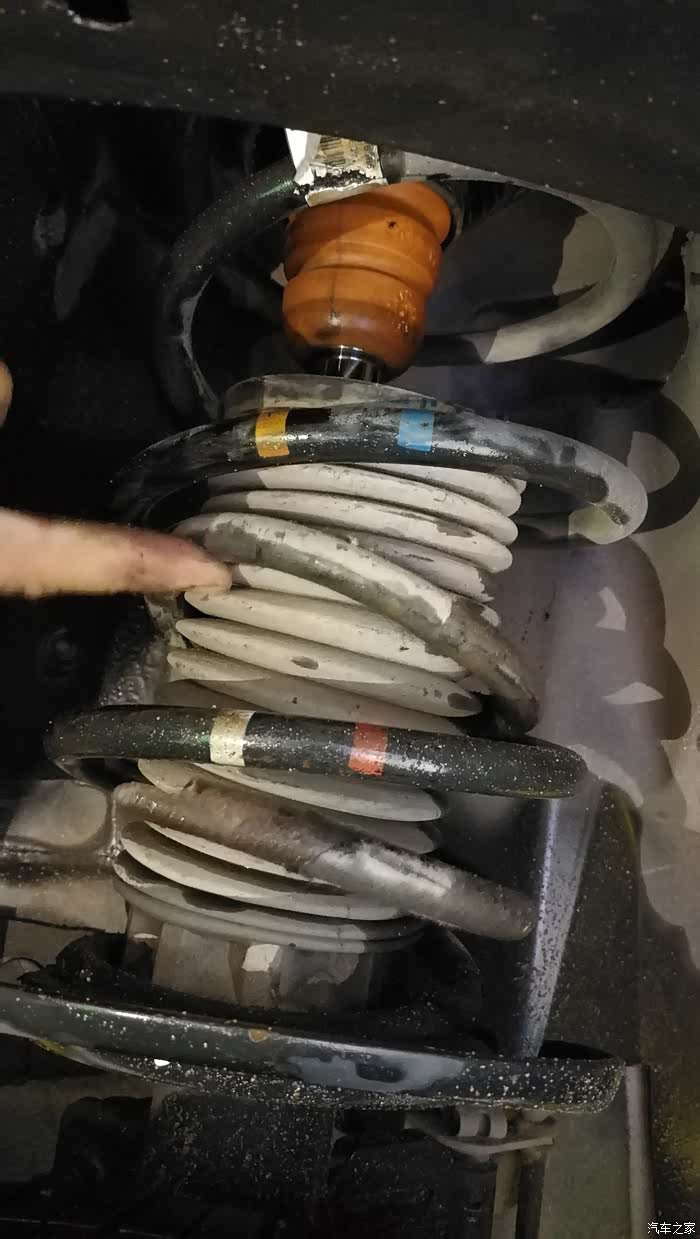右前减震弹簧断了,有没有遇到过的
