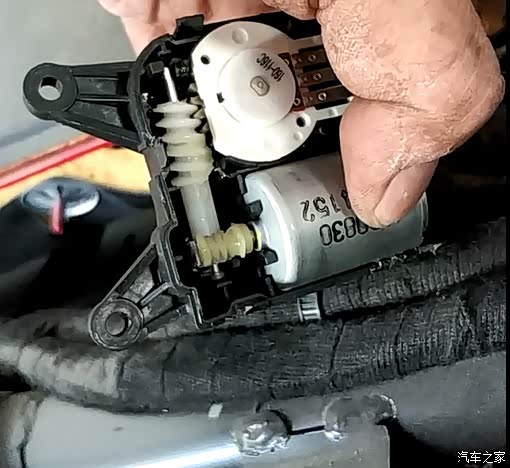 奇瑞A3拆中控,修除霜私服电机加隔音--nuanwe