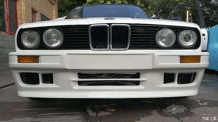 圆灯的经典宝马老三系e30