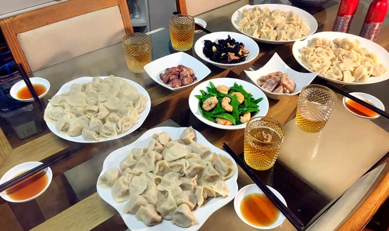 01贺新年除夕夜吃饺子团团圆圆