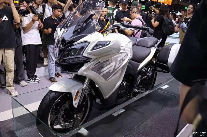 赛科龙四缸顶流rc680r领衔,多款新车亮相摩博会_摩托车论坛_汽车之家