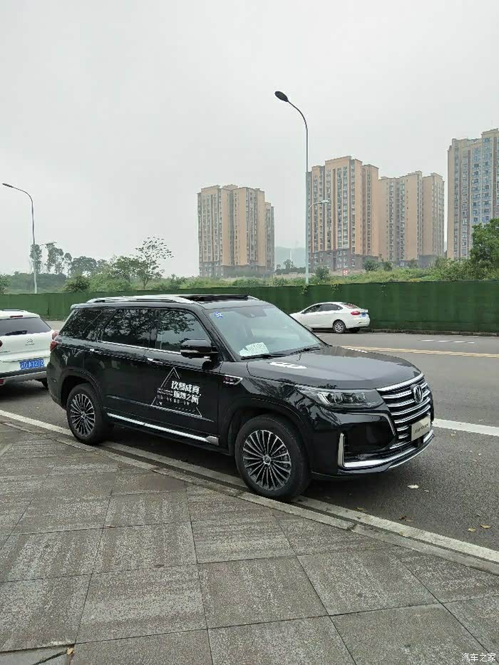 长安cs95纯黑色的效果怎么样啊?还有前中网有改成亮黑色的?