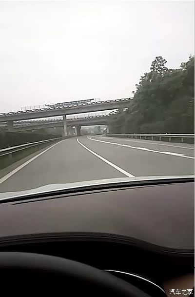 这一年多的时间,上班路上有它,吃饭途中有它,出差途中更是少不了它,它