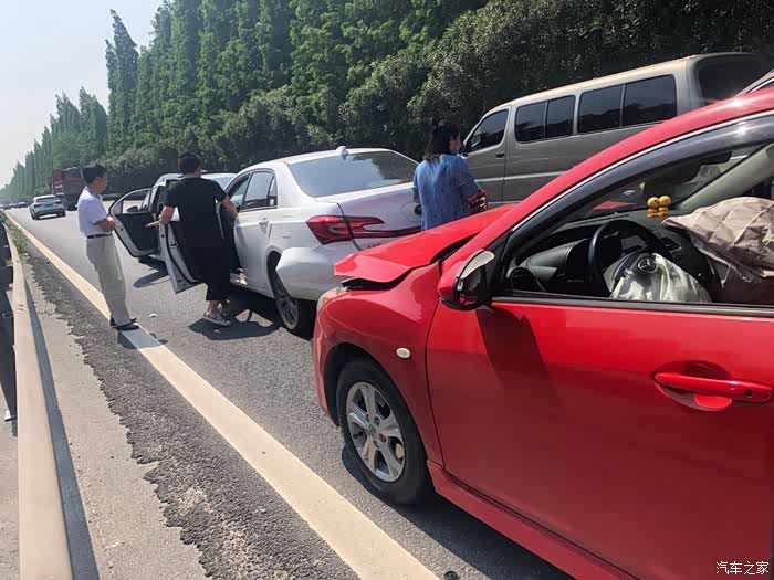 高速追尾.