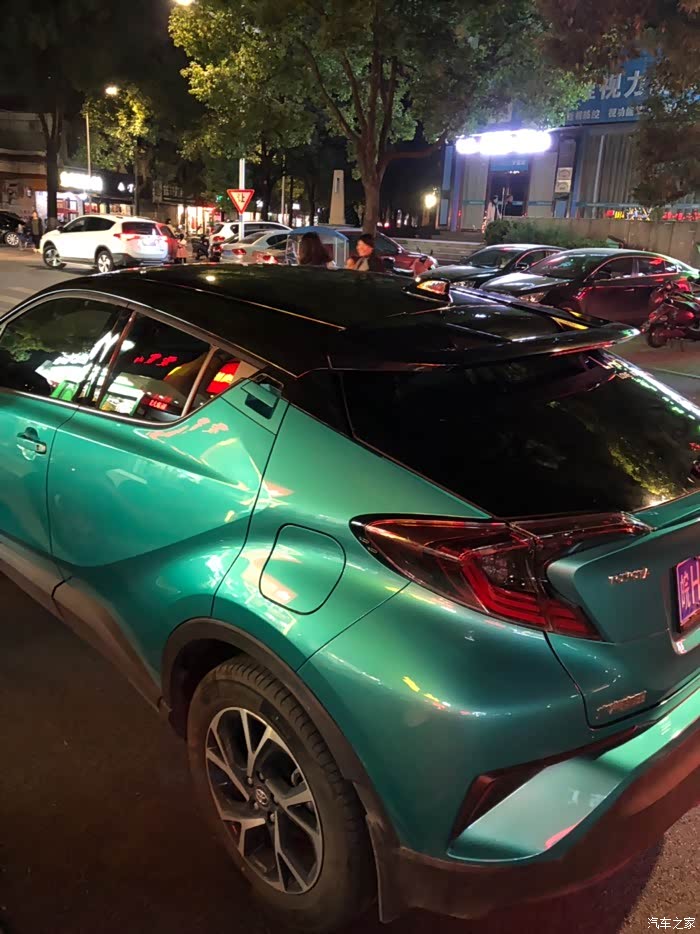 【图】chr碧玉蓝改黑顶_丰田c-hr论坛_汽车之家论坛