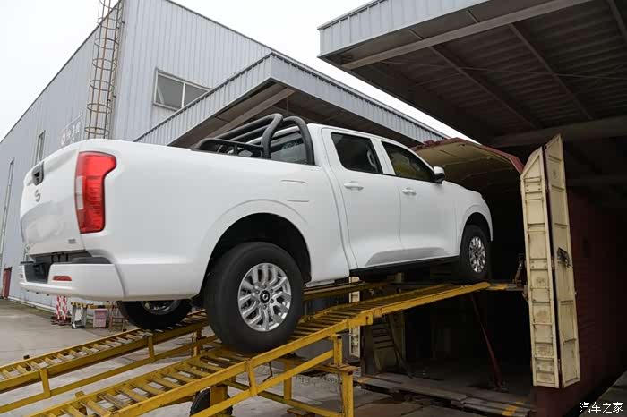 这辆白色的长城炮真漂亮