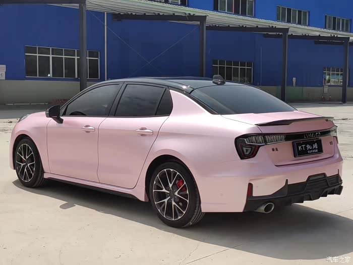 领克03改色电光樱花粉