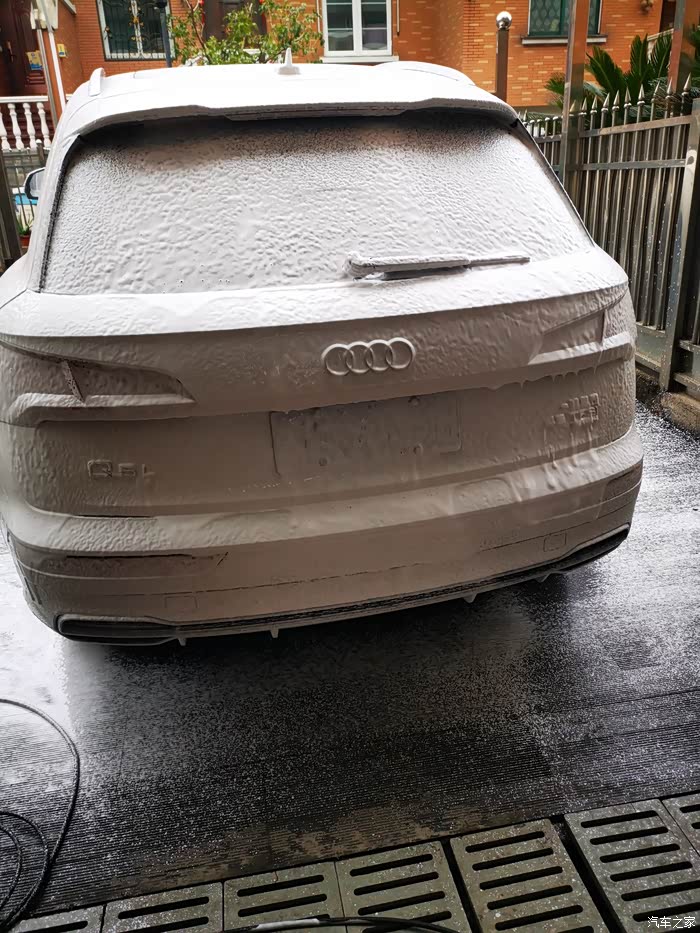 新车一擦就有太阳纹吗?