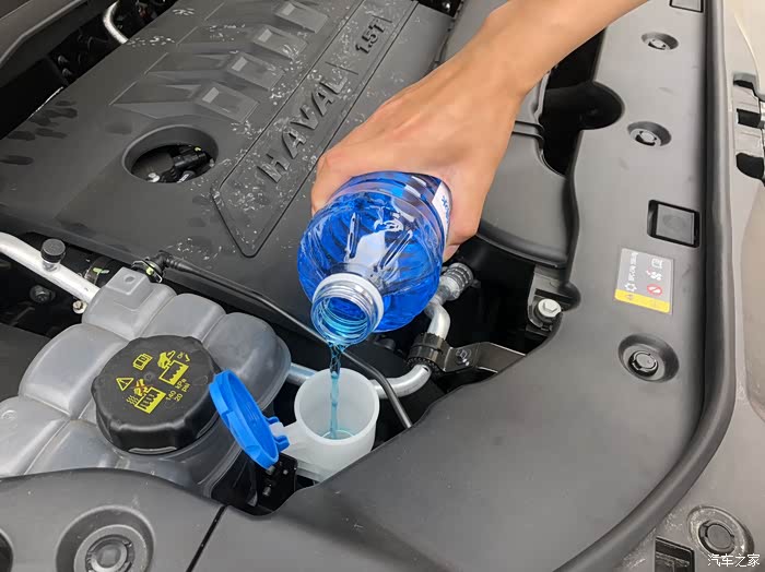 哈弗h6国潮自己动手添加加玻璃水