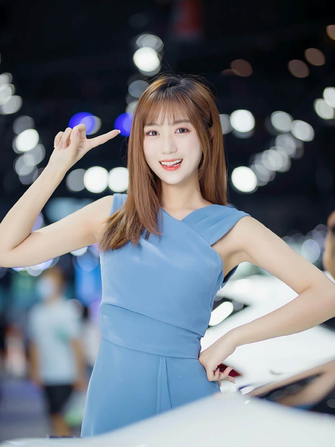 2020成都国际车展,黄头发妹妹美女车模