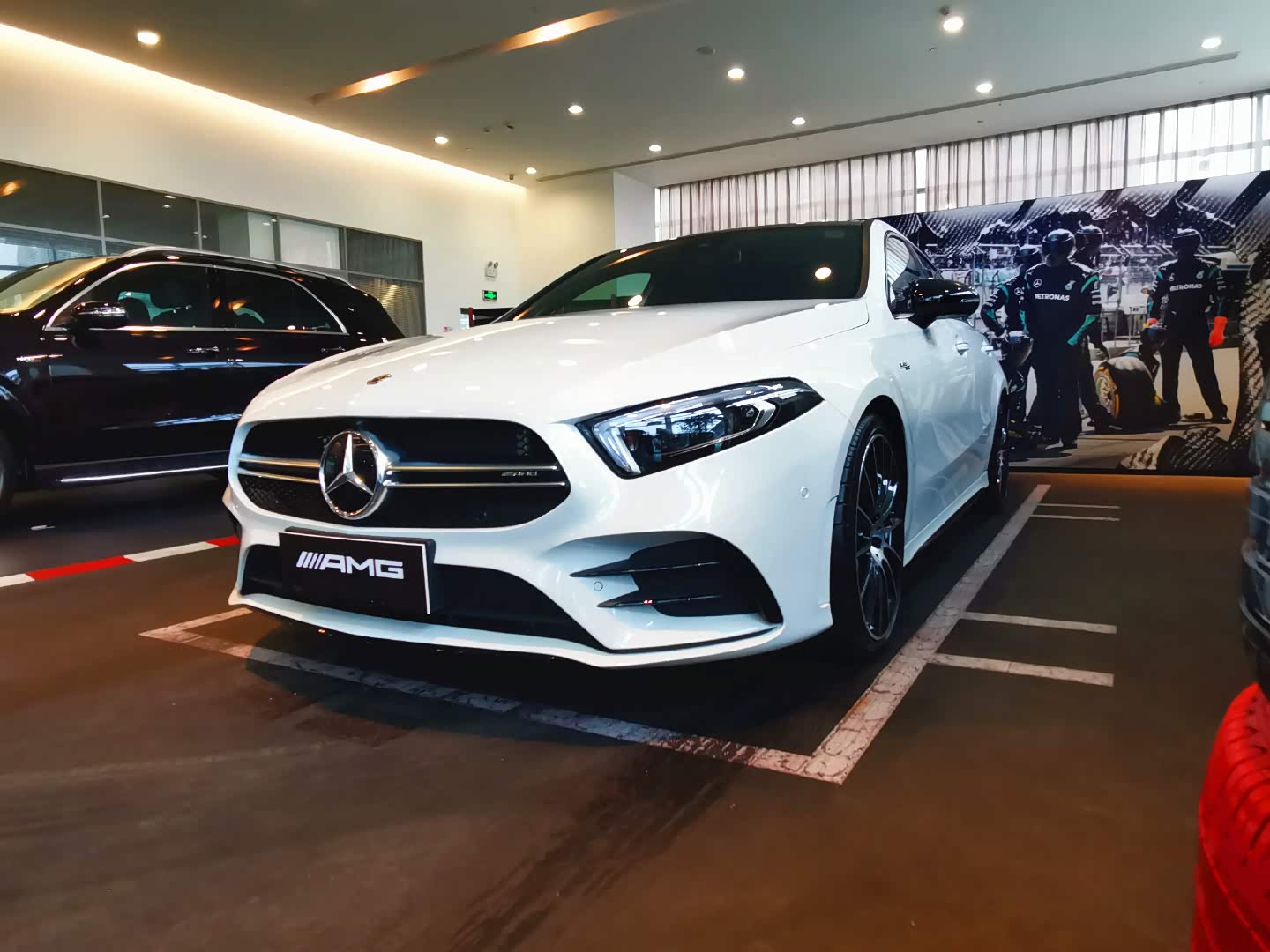 奔驰a35 amg两厢版,这款看起来有些素啊