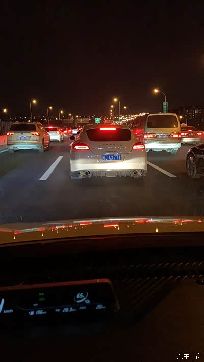 一直到天黑,终于开着哪吒回家了