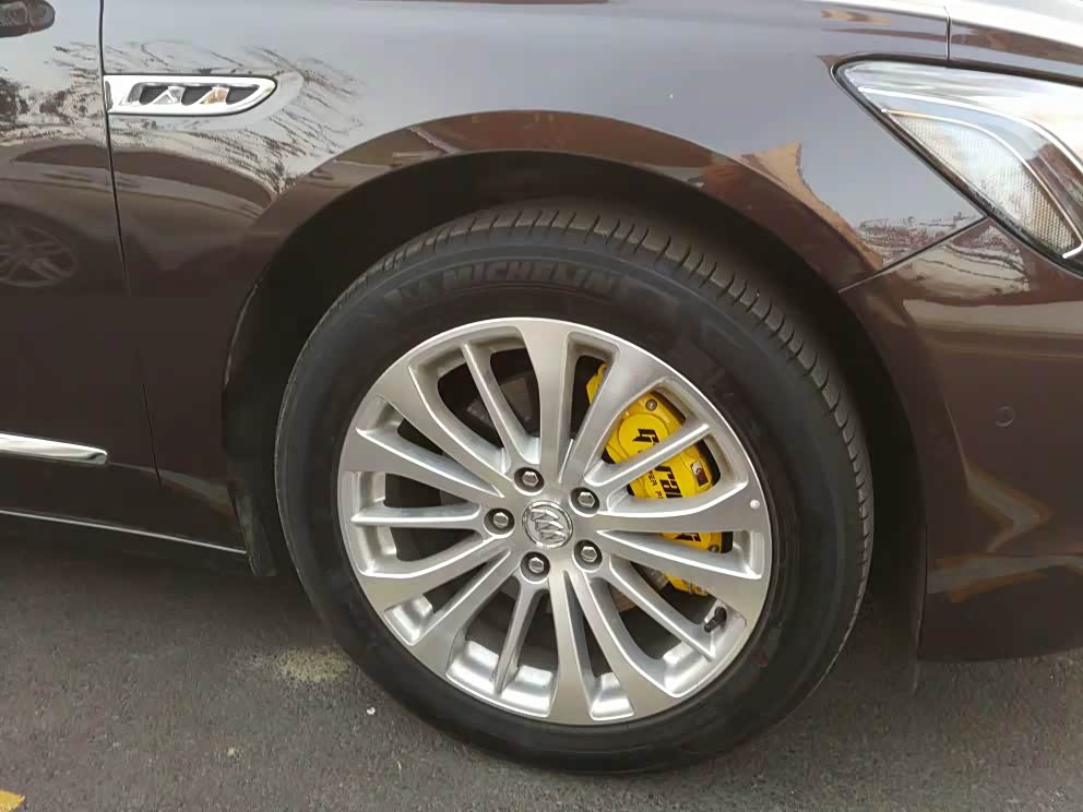 君越配亮黑轮毂好看不