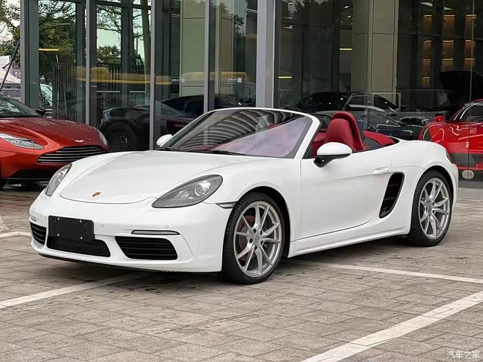 保时捷718boxster白红红