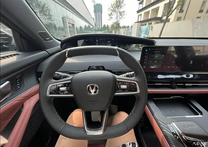 我的偶像更是实力派代表--介绍一下uni-k的内饰独特的外观_长安uni-k