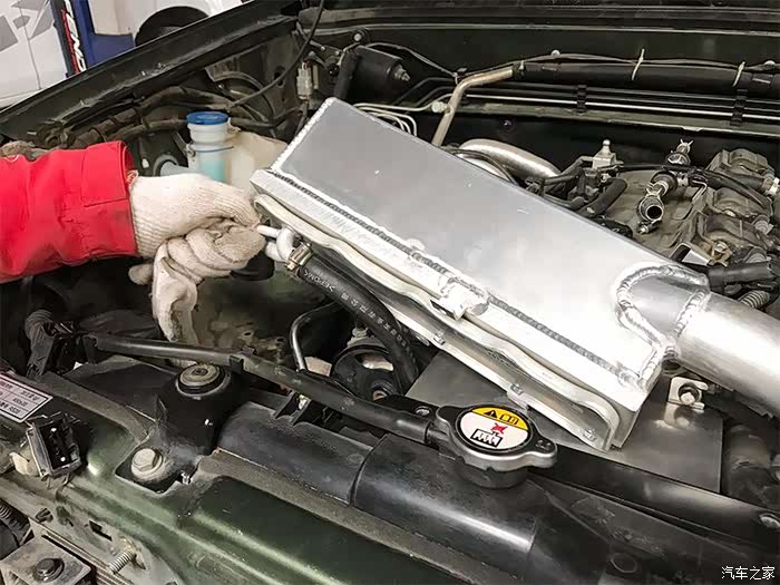 为哈弗h5加装程控水冷式中冷器