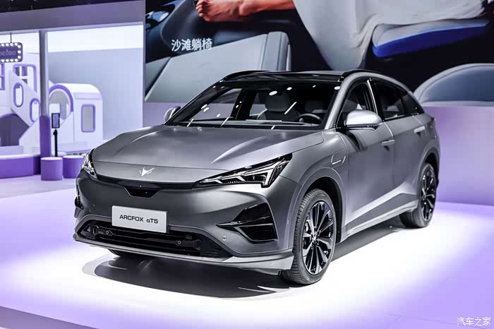 周日一大早就跑去广州车展看来极狐阿尔法t5挺火