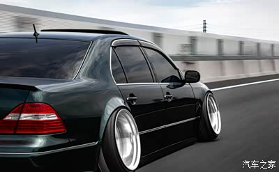 眼前这台雷克萨斯ls430经过走心改装工程简单奢华vip改装风格给予身