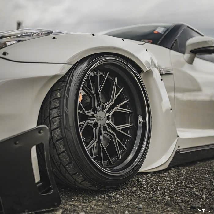 宽体改装战神gtrr35