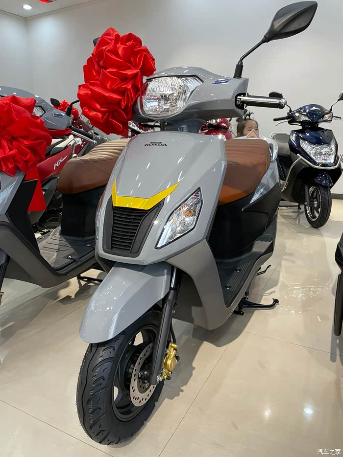 加盟新本,入手国内最高端的110踏板—本田ns110r