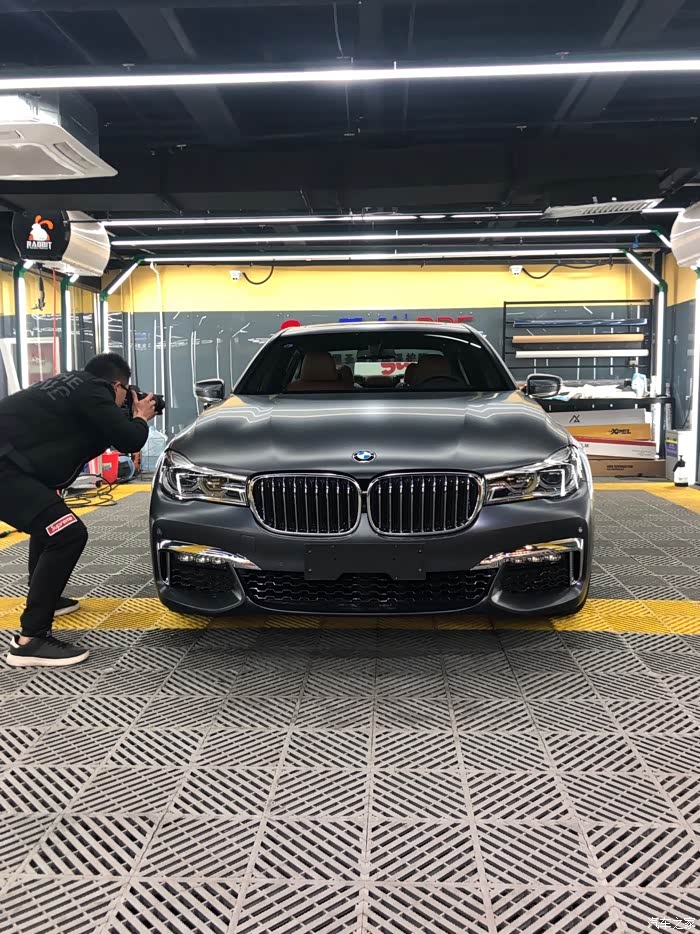 磨砂灰色贴完隐形车衣效果有些问题跟大家请教