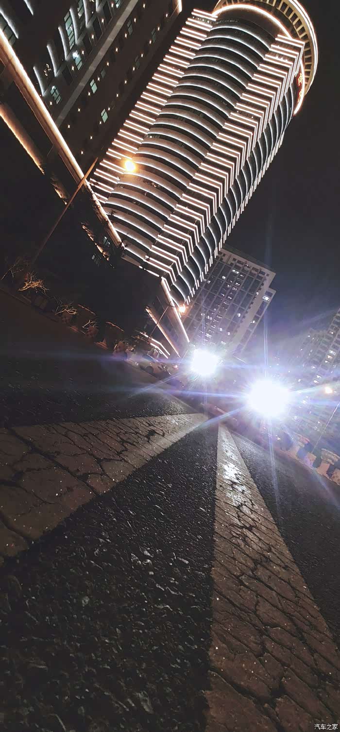 夜拍夜幕下的黑暗精灵照亮漆黑的夜发现光束的美