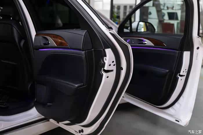 mkz氛围灯改装案例分享让氛围灯带给你全新的驾乘感受