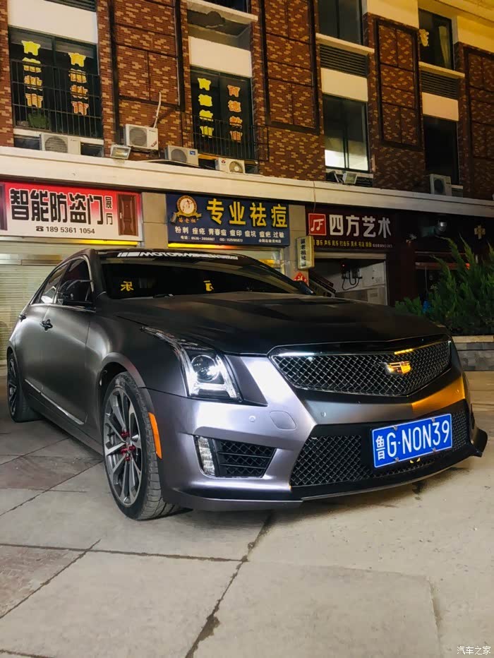 我贴膜电光灰.后边两个是车友的.看着好看.就贴的电光.前几个是我的.