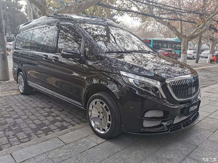 何必加价买埃尔法!这款定制版本迈巴赫vst880太实惠 88万办妥