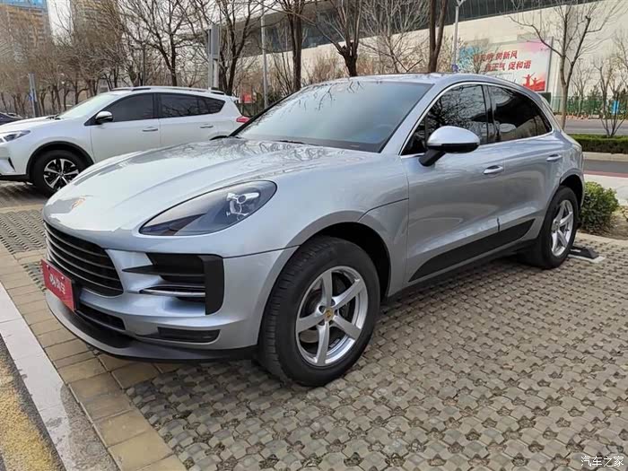 现有一台2020款保时捷macan出手