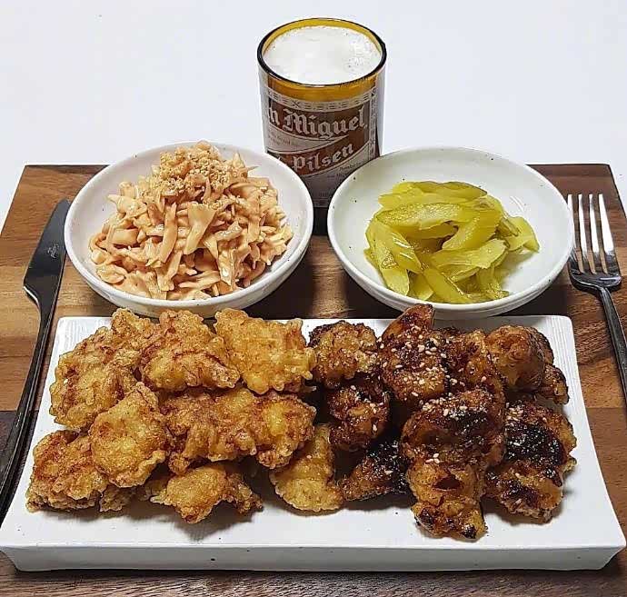 我把饭倒在菜盘里和鱼汁里搅拌后把饭连汁一起吃了,一粒饭也没剩