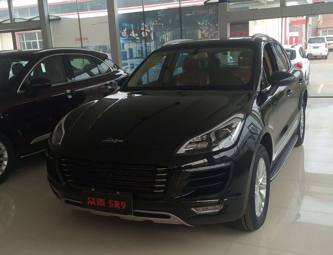 众泰sr9的外观设计确实非常的养眼