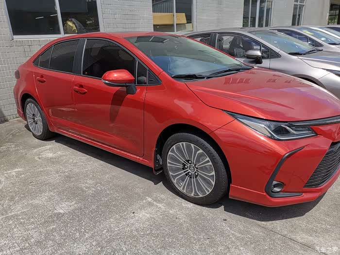 有没有提新款卡罗拉双擎红色的