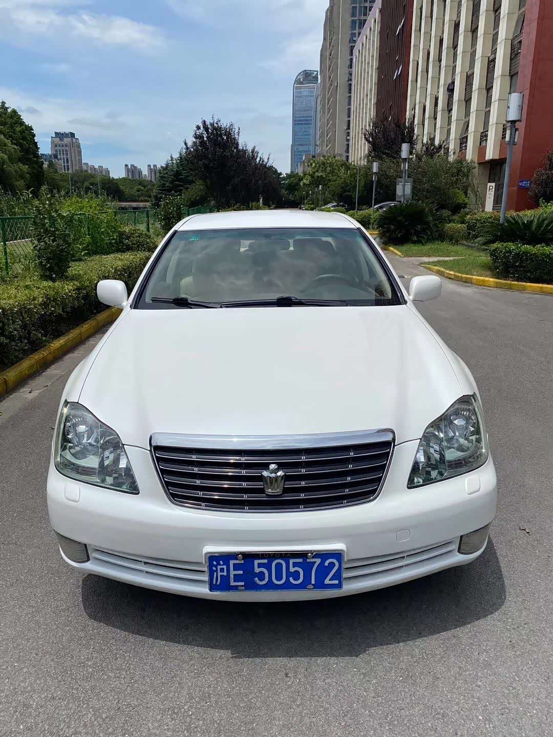 丰田皇冠12代稀有白色内饰保养炒鸡新