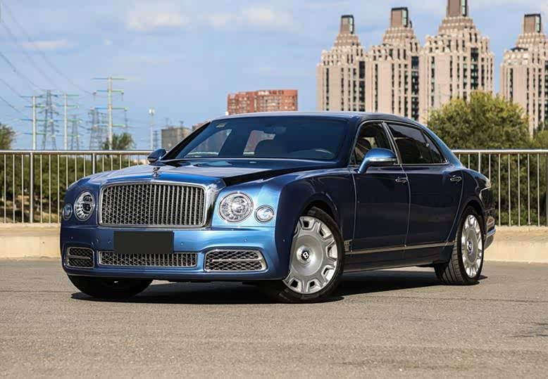 相较于大v8的魅力,其实慕尚的外观设计也同样令人为之着迷