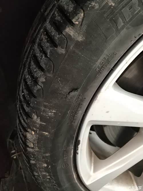 轮胎侧面破皮了