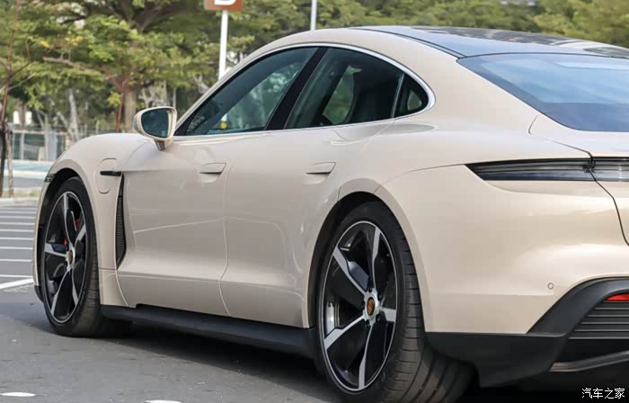 慢慢开也很迷人保时捷taycan4s试驾2敢发就敢送