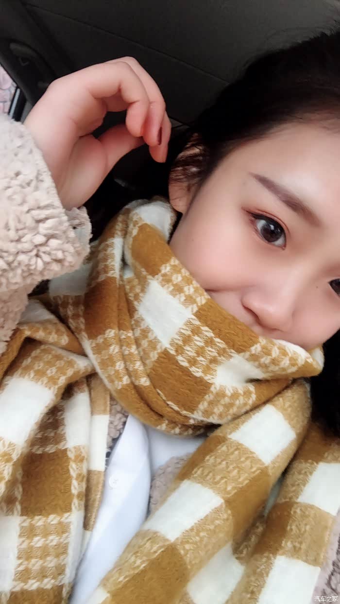 先张美美正脸照.