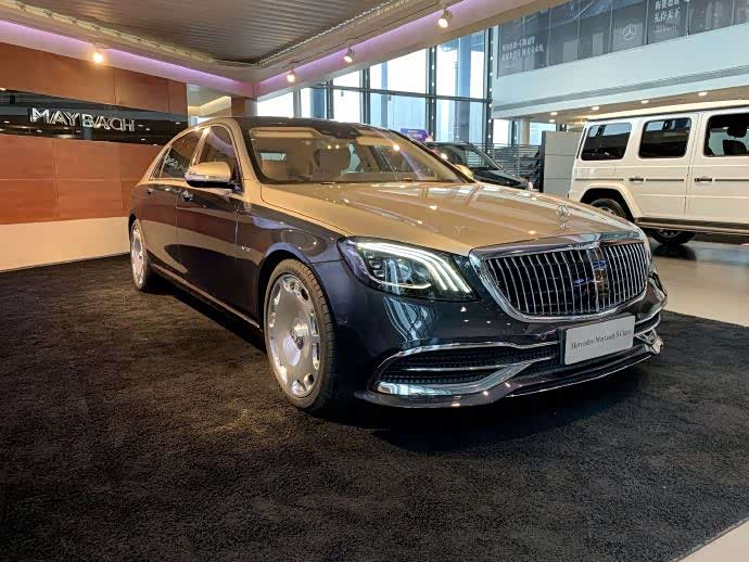 迈巴赫s680双调典藏版想体验一下它的后排