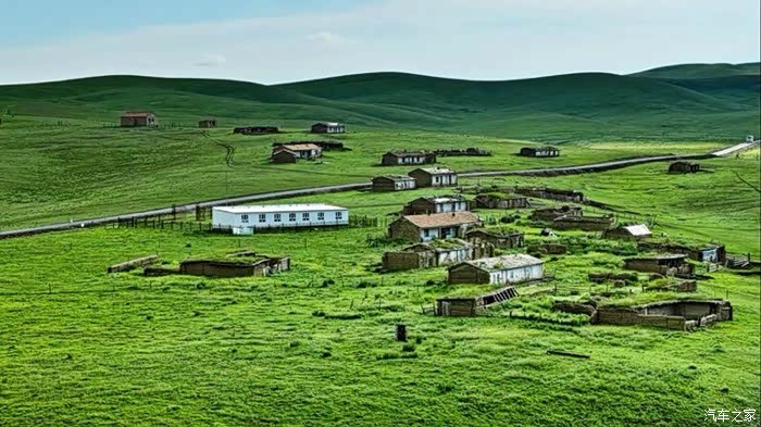 散落在草原上村庄
