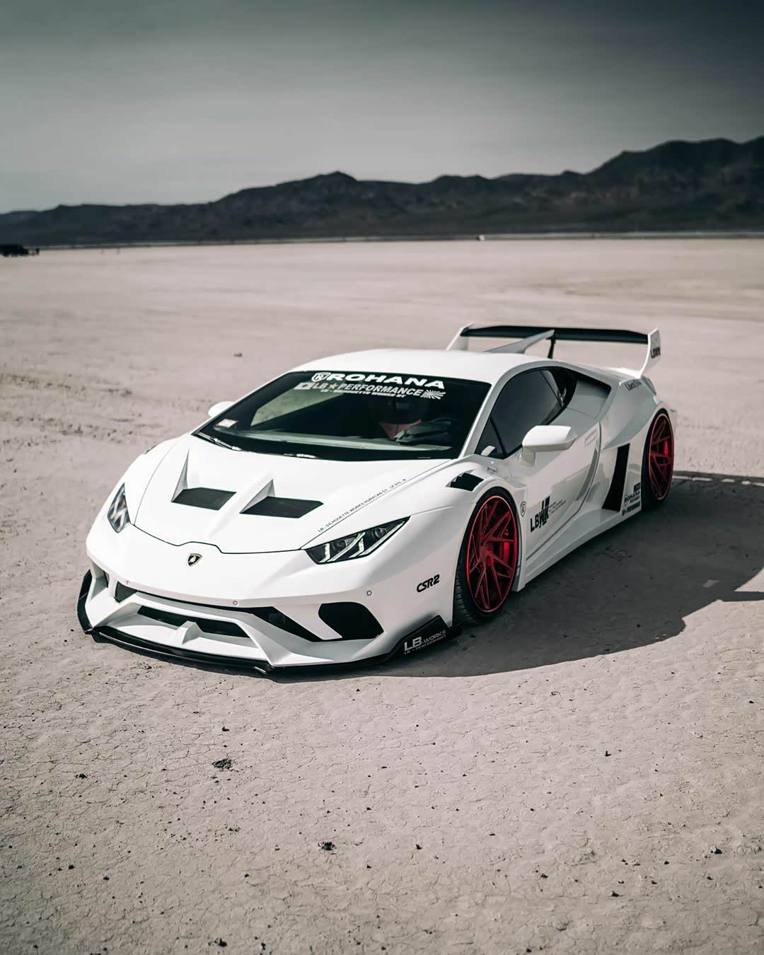 毫无违和感的宽体版兰博基尼huracan