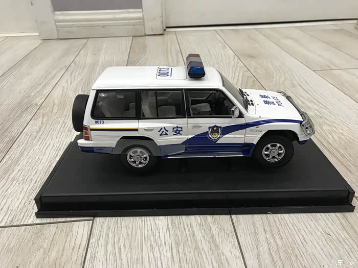 敢发就敢送#98款三菱帕杰罗警车模型