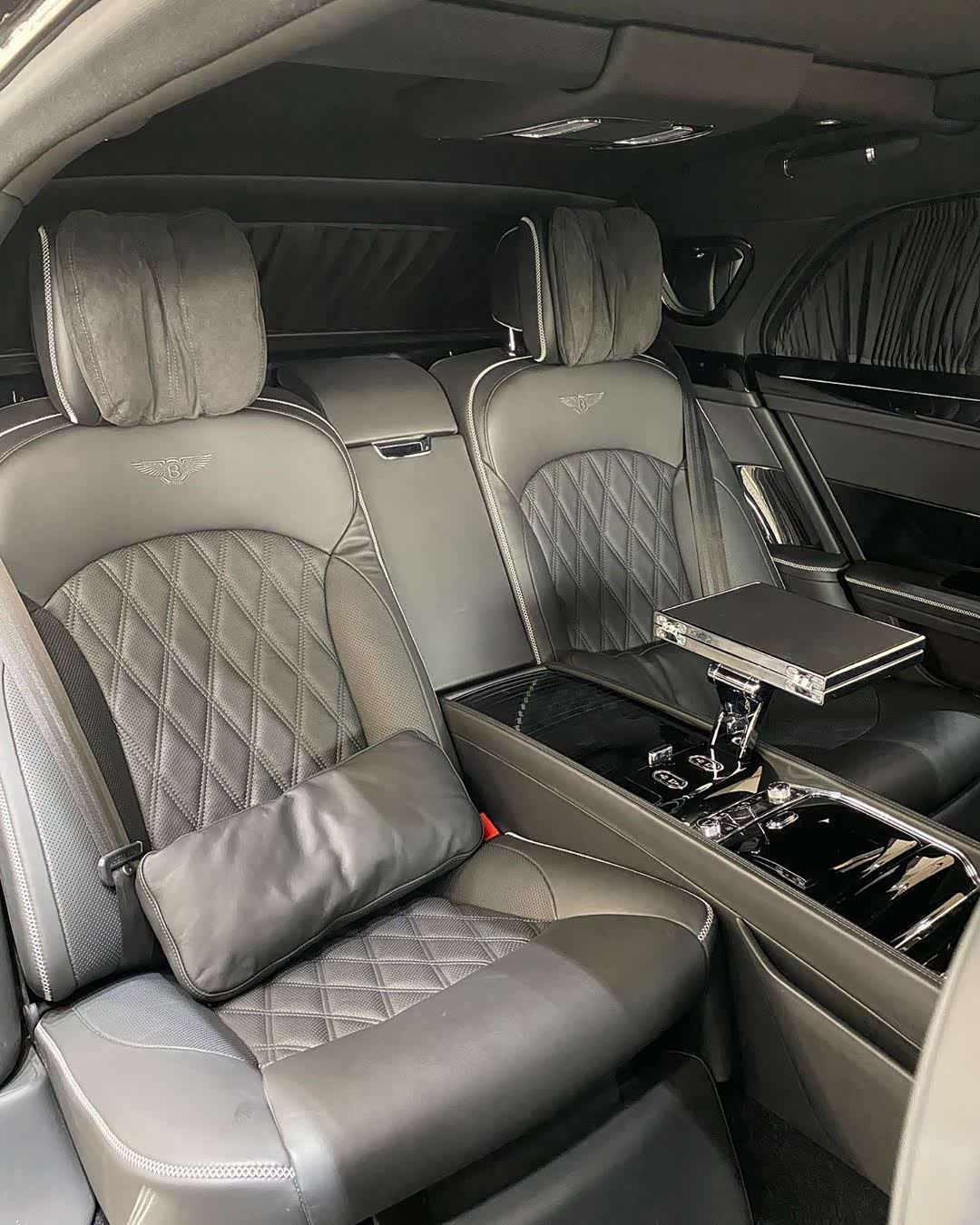 宾利慕尚的这后排待遇,让人很羡慕了