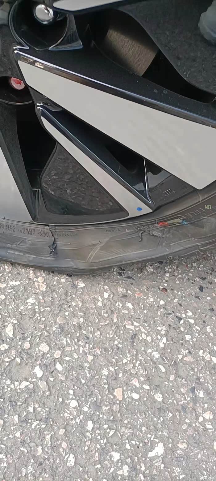 东风日产天籁2021款新车爆胎才开不到60公里请有关部门严查