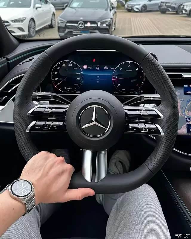 可不可以坐在后排控制副驾驶往前移动,有这种按键_奔驰glc论坛_汽车之