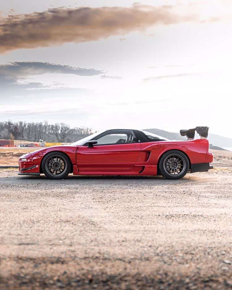 这样骚红的nsx太太太喜欢了,小靓仔一个