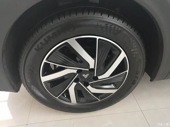 哪吒风火轮轮毂动感时尚