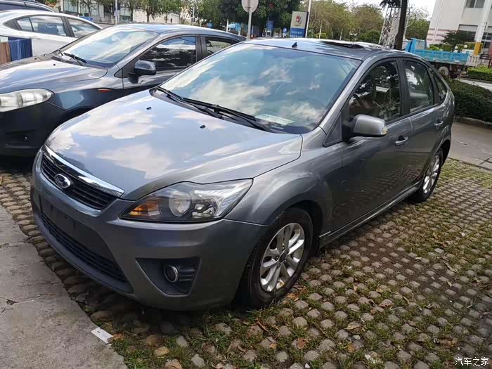 老款的两厢福特福克斯越看越像小钢炮车型